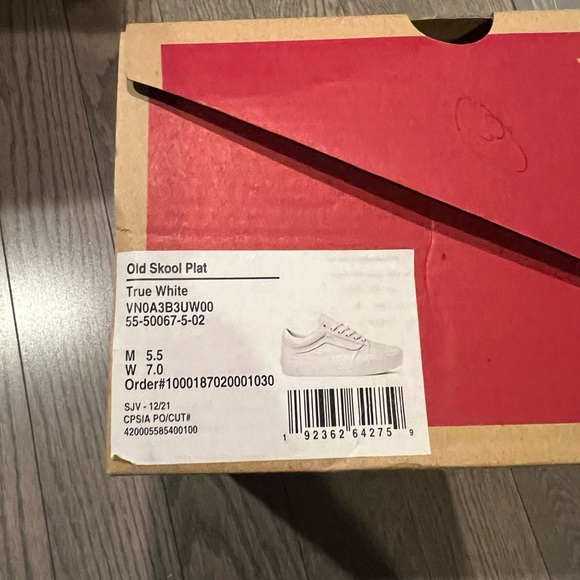 Vans Old Skool Platform
Women's sz.（New With Box） - Picture 11 of 11